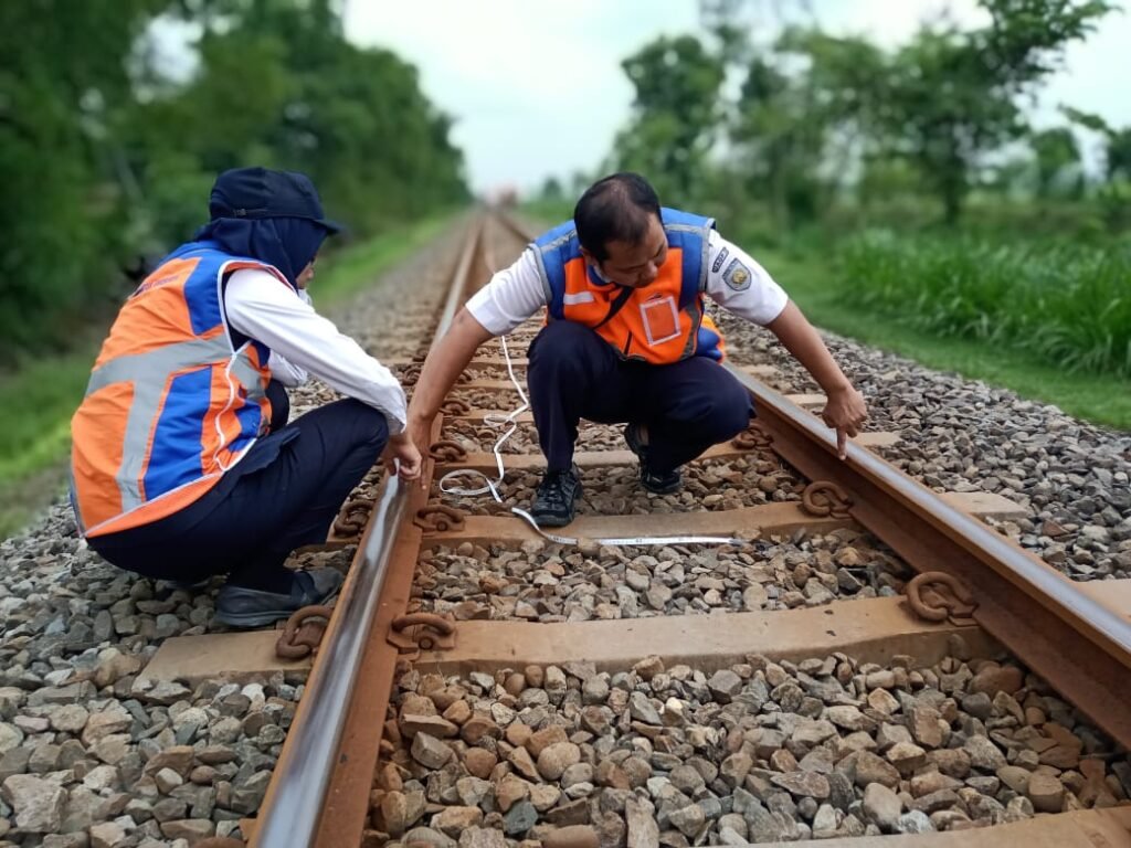 Kegunaan Ultrasonik Testing untuk Inspeksi Kualitas Baja pada Rel Kereta Api