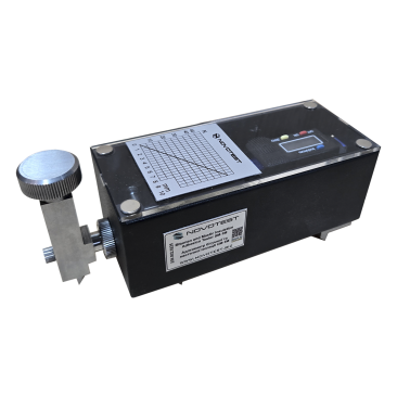 NOVOTEST SM-1M - Alat uji adhesi mekanik untuk insulasi bitumen, perangkat portabel dengan tuas pengukur.