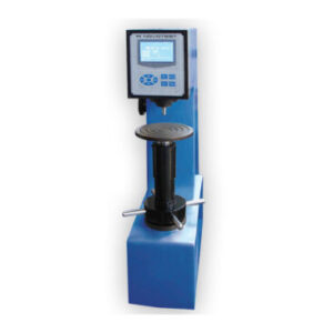 Rockwell Hardness Tester NOVOTEST TS-R-C - Alat uji kekerasan digital dengan layar dan tuas penguji.