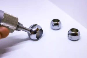 ukur kekerasan bola katup ball valve dengan novotest T-U3 hardness-tester.webp
